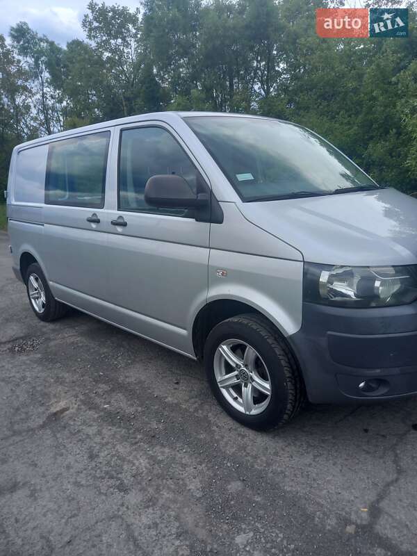 Грузовой фургон Volkswagen Transporter 2012 в Ужгороде