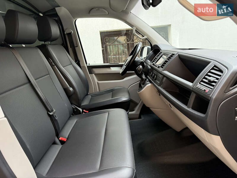 Вантажний фургон Volkswagen Transporter 2019 в Тячеві
