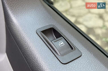 Минивэн Volkswagen Transporter 2015 в 