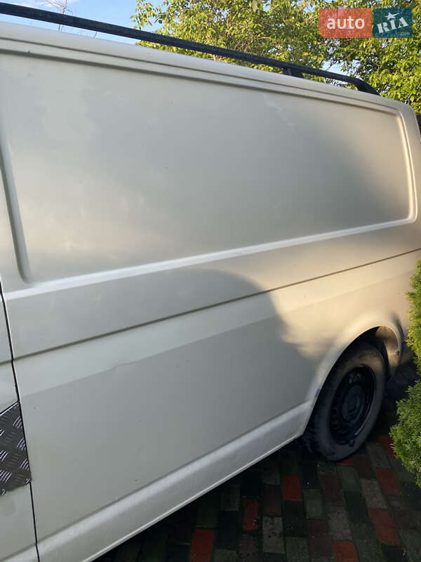 Вантажний фургон Volkswagen Transporter 2006 в Києві