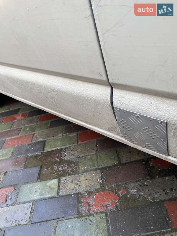 Вантажний фургон Volkswagen Transporter 2006 в Києві