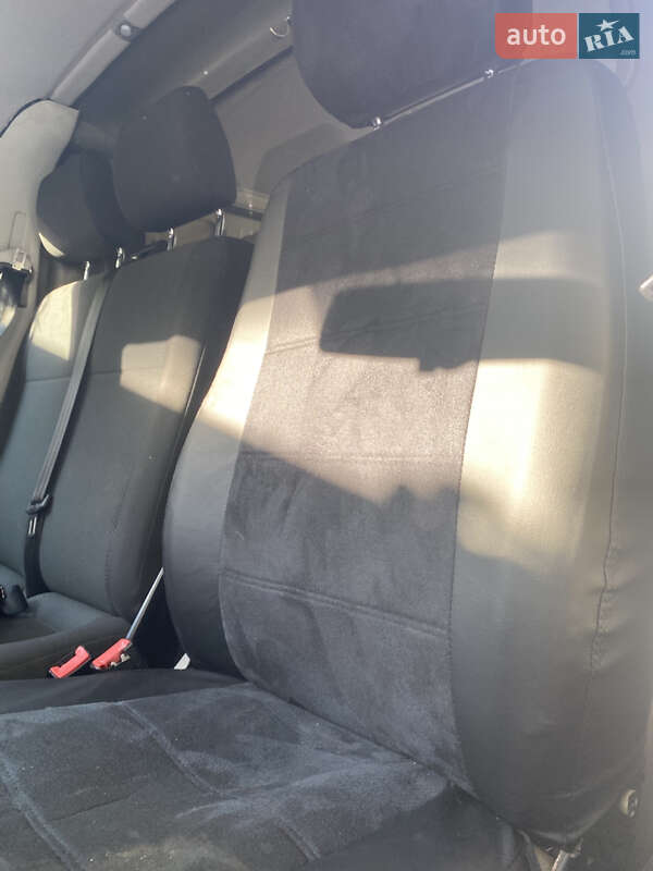 Вантажний фургон Volkswagen Transporter 2006 в Києві