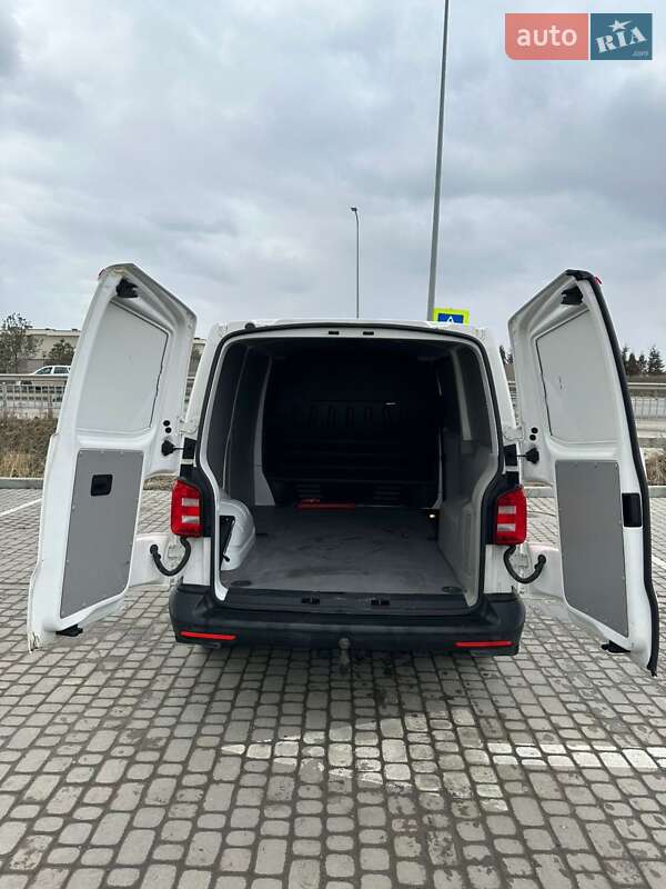 Вантажний фургон Volkswagen Transporter 2017 в Новодністровську