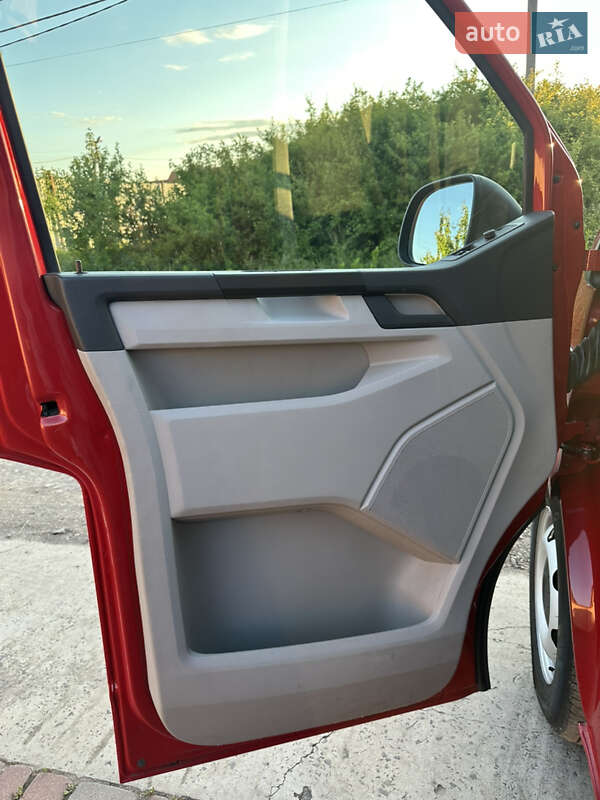 Минивэн Volkswagen Transporter 2016 в Ужгороде