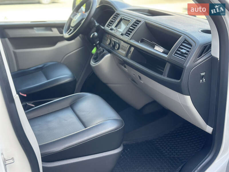 Вантажний фургон Volkswagen Transporter 2018 в Дубні