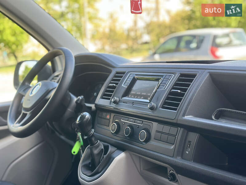 Вантажний фургон Volkswagen Transporter 2018 в Дубні