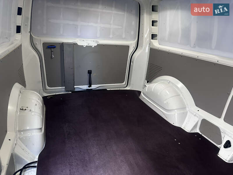 Вантажний фургон Volkswagen Transporter 2018 в Дубні