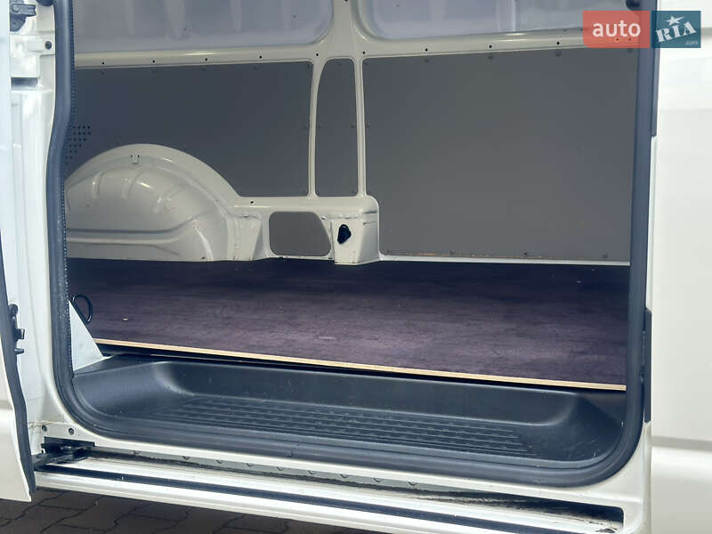 Вантажний фургон Volkswagen Transporter 2018 в Дубні