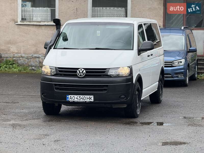 Мінівен Volkswagen Transporter 2014 в Тячеві