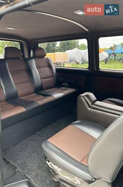 Минивэн Volkswagen Transporter 2010 в 