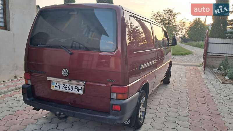 Минивэн Volkswagen Transporter 2000 в Надворной