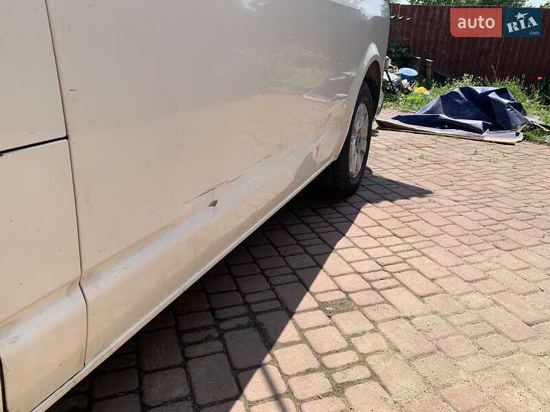 Минивэн Volkswagen Transporter 2005 в Помошной