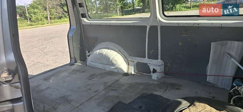 Грузовой фургон Volkswagen Transporter 2012 в Ужгороде