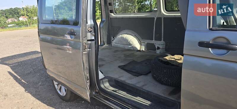 Грузовой фургон Volkswagen Transporter 2012 в Ужгороде