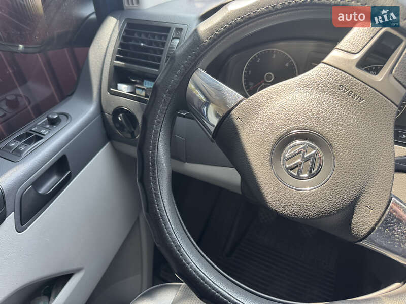 Минивэн Volkswagen Transporter 2015 в Дударкове
