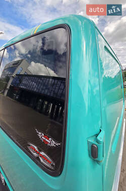 Грузопассажирский фургон Volkswagen Transporter 2000 в 