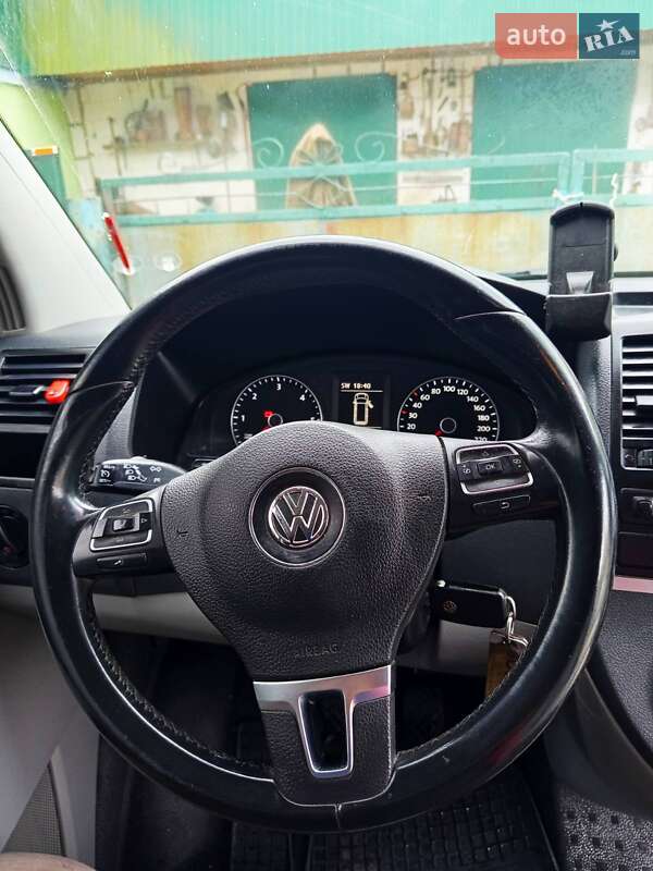 Минивэн Volkswagen Transporter 2014 в Коростене