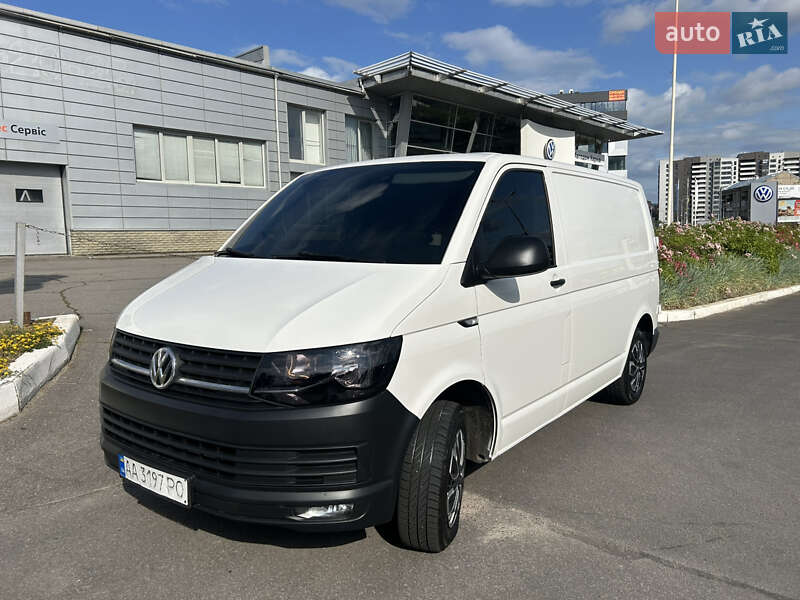 Минивэн Volkswagen Transporter 2017 в 