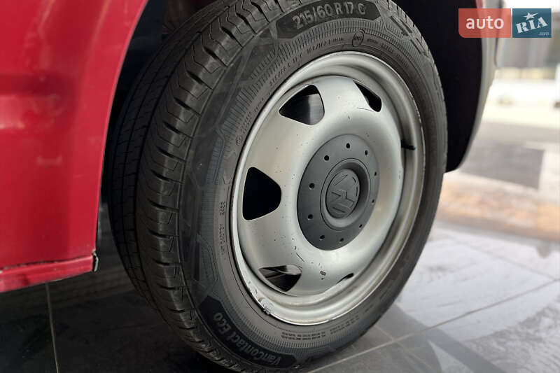 Грузовой фургон Volkswagen Transporter 2013 в Шептицькому