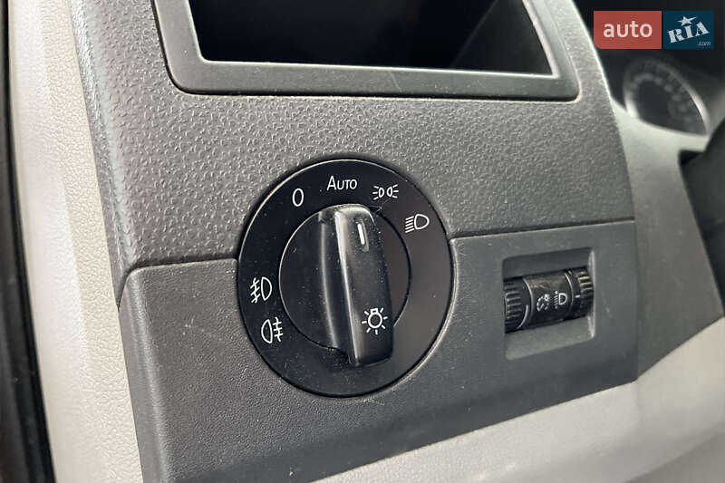 Грузовой фургон Volkswagen Transporter 2013 в Шептицькому