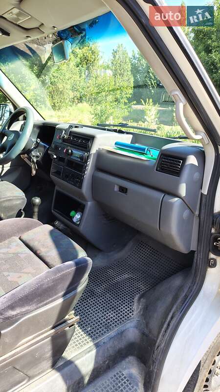 Микроавтобус Volkswagen Transporter 2002 в Николаеве