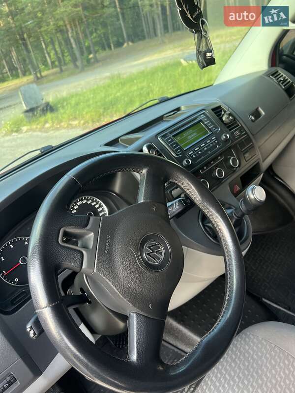 Вантажний фургон Volkswagen Transporter 2013 в Рокитному