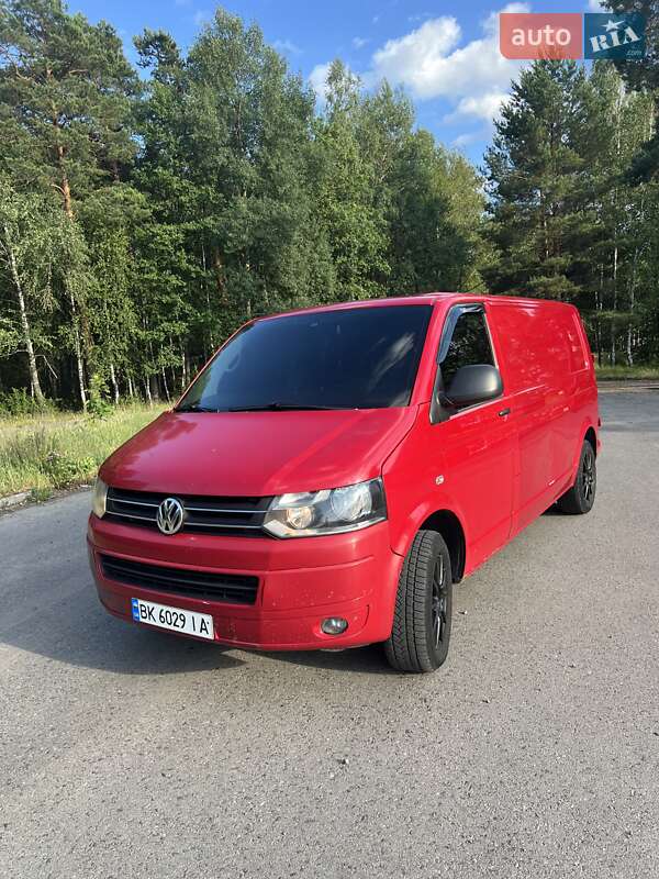 Вантажний фургон Volkswagen Transporter 2013 в Рокитному