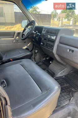 Минивэн Volkswagen Transporter 2000 в 