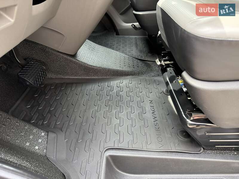 Минивэн Volkswagen Transporter 2020 в Луцке