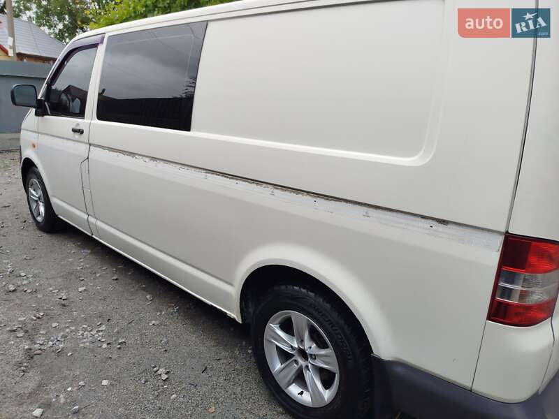Грузовой фургон Volkswagen Transporter 2003 в Полтаве