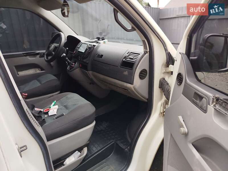 Грузовой фургон Volkswagen Transporter 2003 в Полтаве