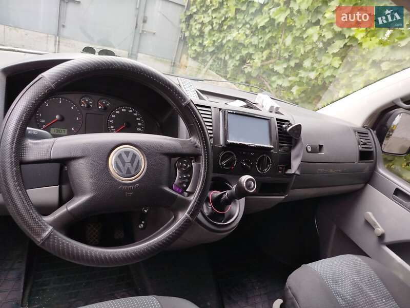 Грузовой фургон Volkswagen Transporter 2003 в Полтаве