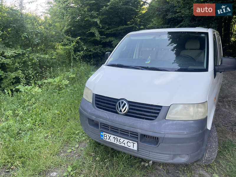 Грузопассажирский фургон Volkswagen Transporter 2004 в Хмельницком