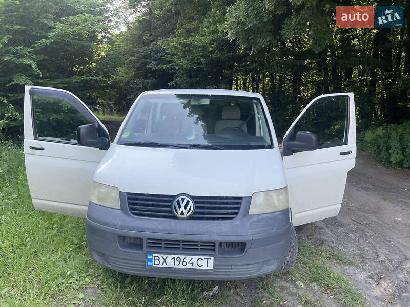 Грузопассажирский фургон Volkswagen Transporter 2004 в Хмельницком