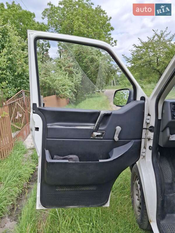 Минивэн Volkswagen Transporter 2000 в Львове