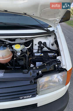 Минивэн Volkswagen Transporter 2000 в 