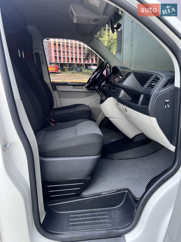 Грузовой фургон Volkswagen Transporter 2017 в Киеве