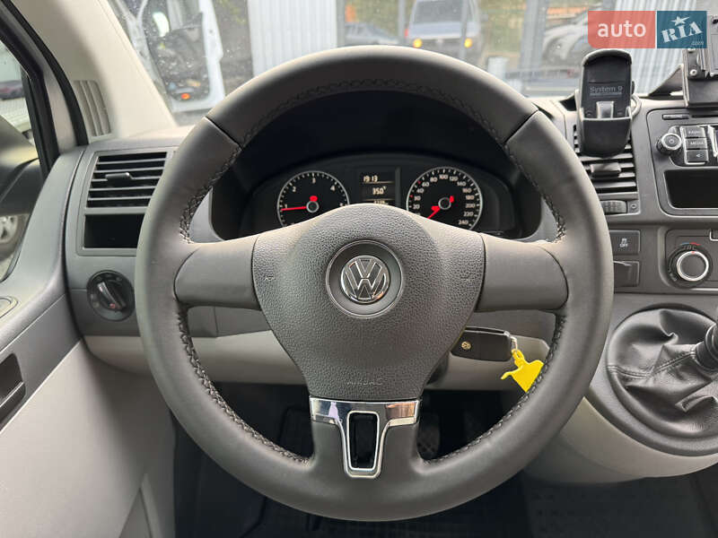 Вантажопасажирський фургон Volkswagen Transporter 2011 в Хмельницькому
