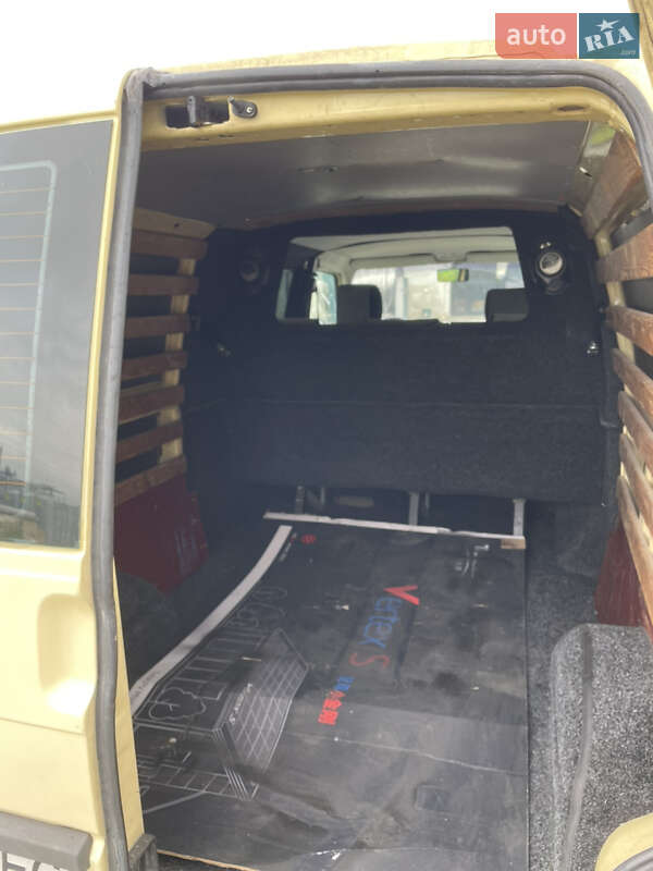 Мінівен Volkswagen Transporter 2000 в Хоросткові