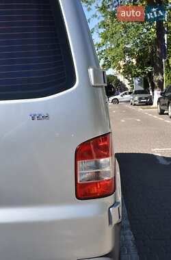 Минивэн Volkswagen Transporter 2010 в 