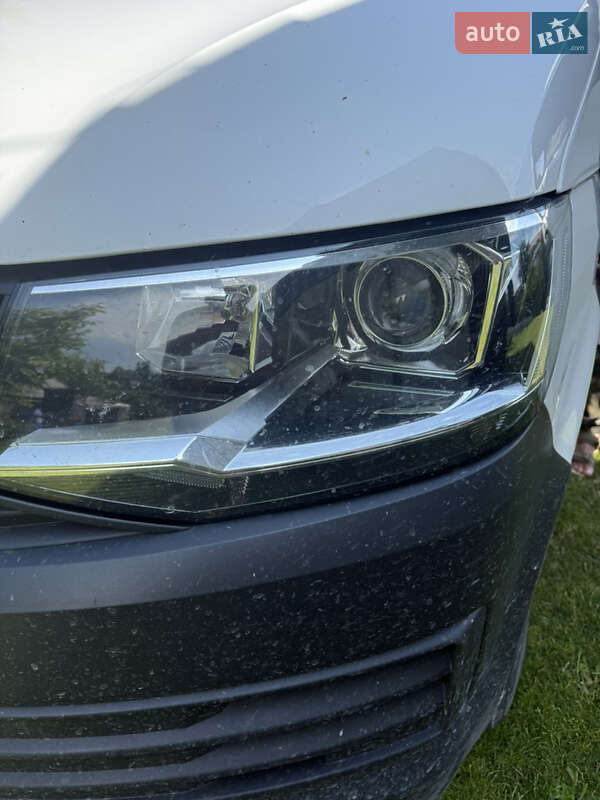 Грузовой фургон Volkswagen Transporter 2015 в Львове