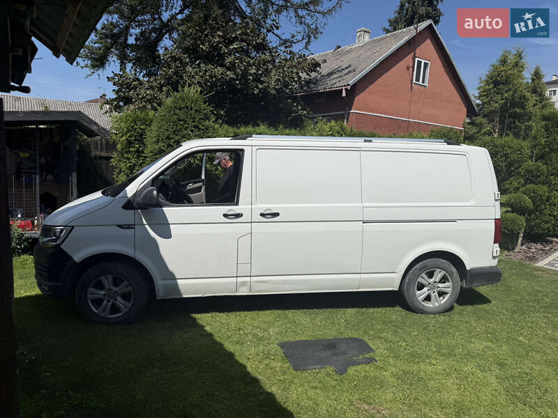 Грузовой фургон Volkswagen Transporter 2015 в Львове