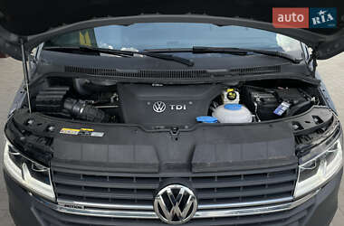 Минивэн Volkswagen Transporter 2021 в 