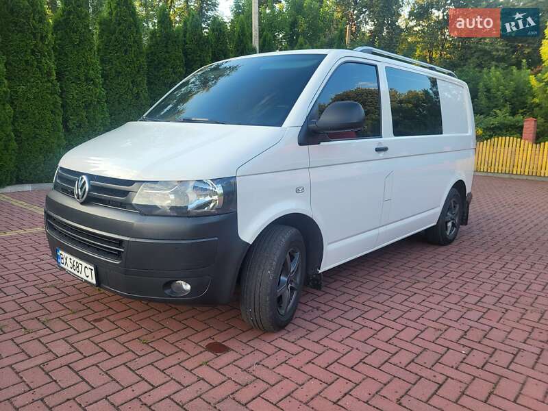 Грузопассажирский фургон Volkswagen Transporter 2015 в Хмельницком