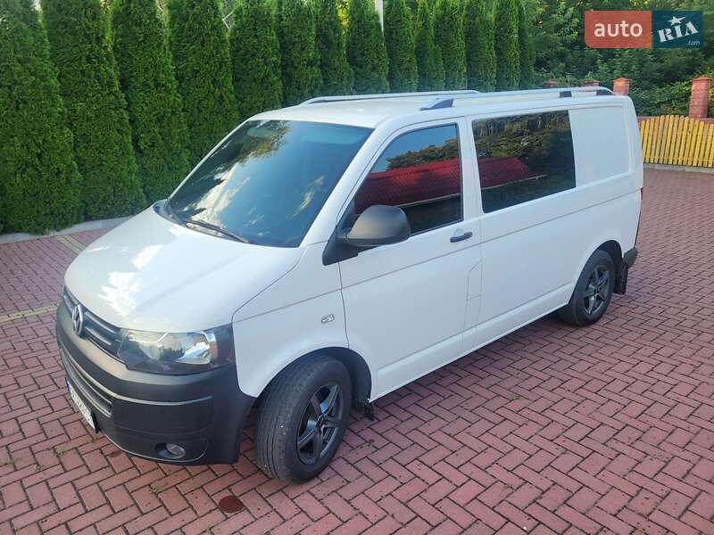 Грузопассажирский фургон Volkswagen Transporter 2015 в Хмельницком