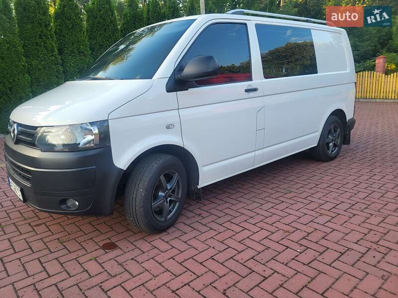 Грузопассажирский фургон Volkswagen Transporter 2015 в Хмельницком
