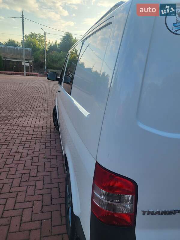 Грузопассажирский фургон Volkswagen Transporter 2015 в Хмельницком