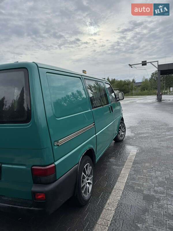 Минивэн Volkswagen Transporter 2000 в Надворной