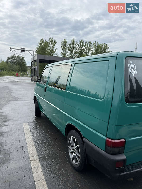 Минивэн Volkswagen Transporter 2000 в Надворной