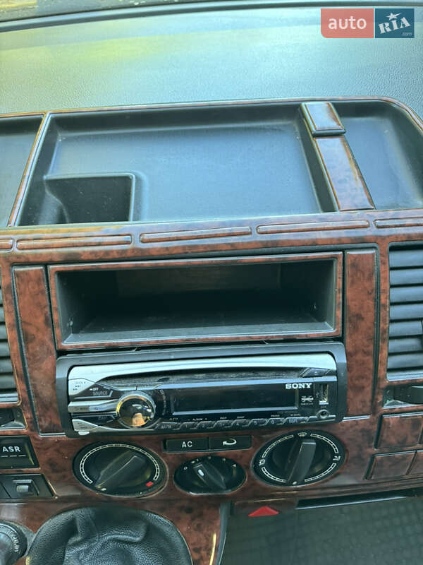 Мінівен Volkswagen Transporter 2004 в Стрию